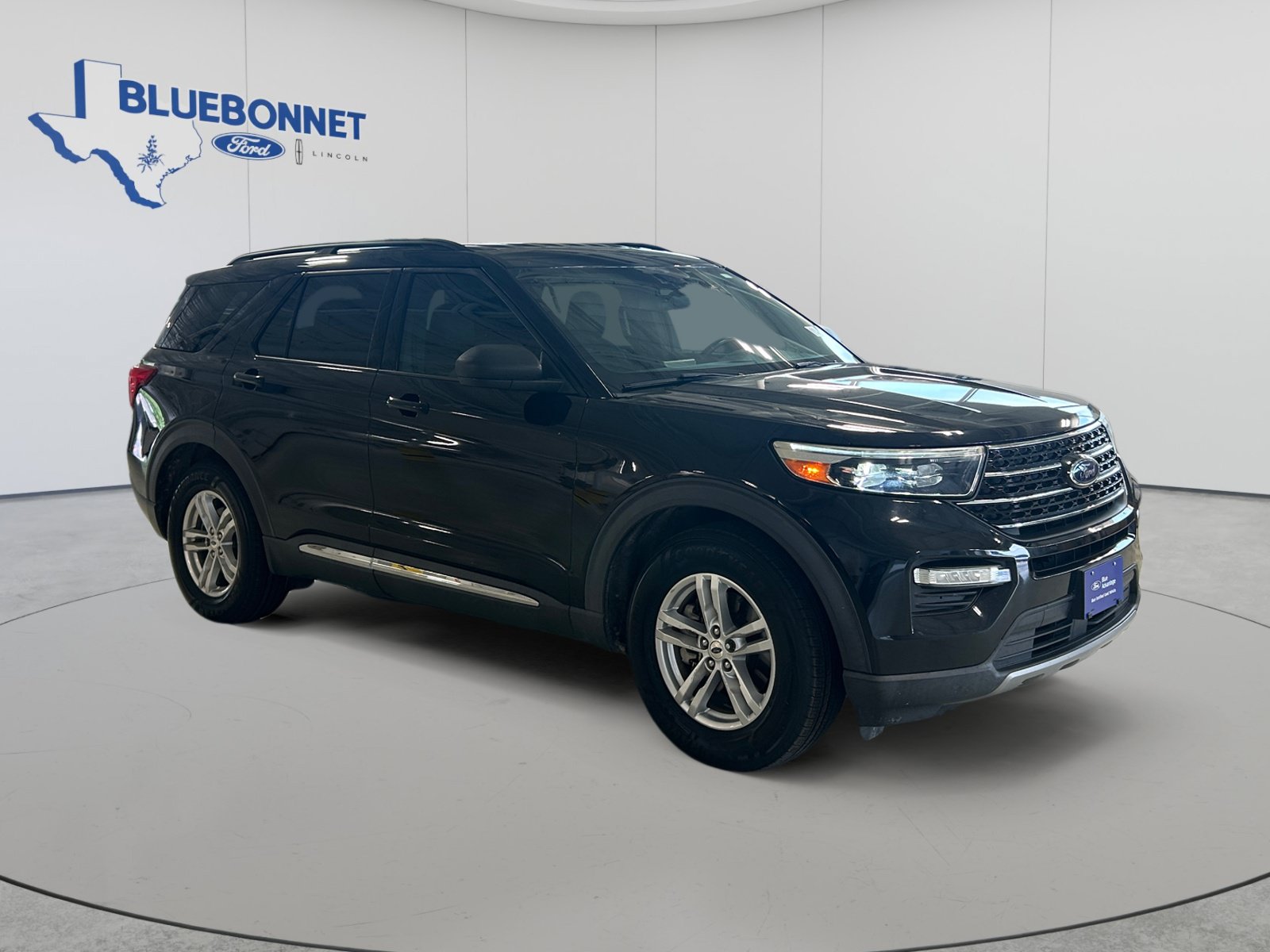 Certified 2020 Ford Explorer XLT w/ Equipment Group 202A RWD image 3