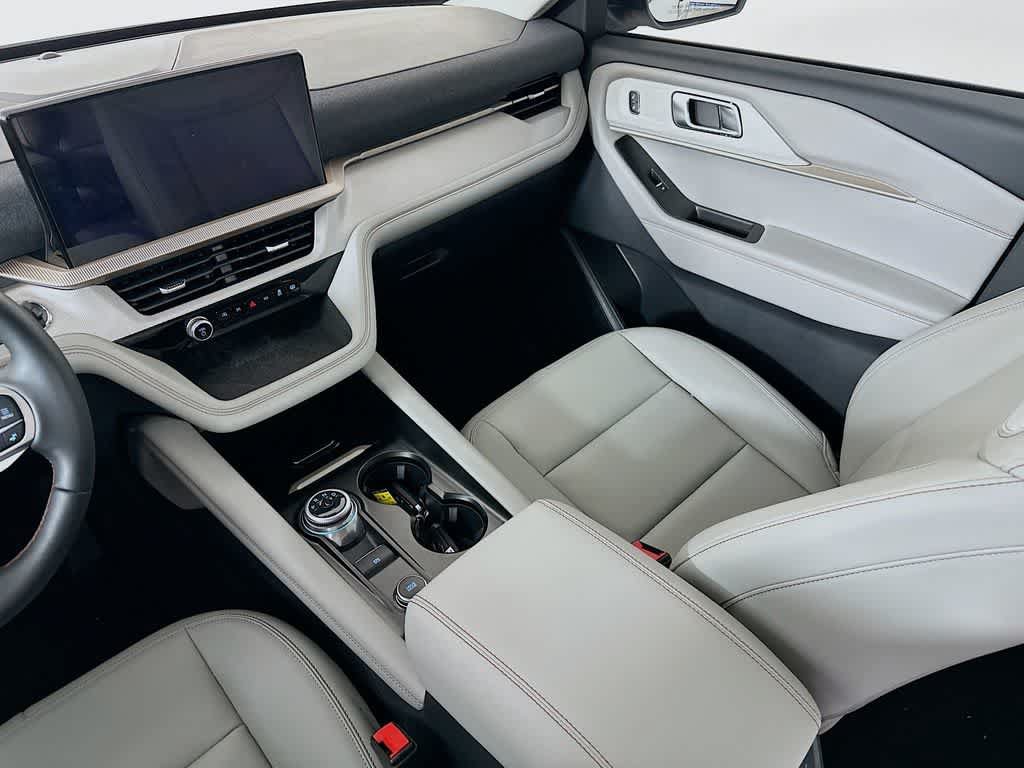 Certified 2025 Ford Explorer Active w/ Active Comfort Package RWD image 11