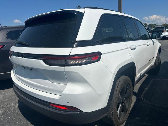 Used 2024 Jeep Grand Cherokee Altitude RWD image 4