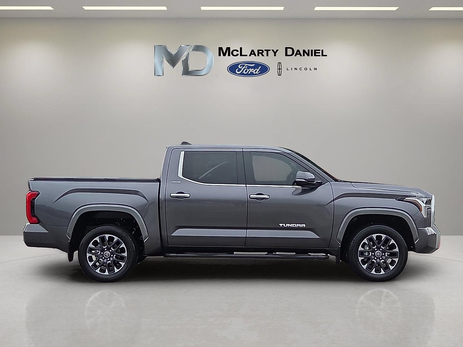 Used 2024 Toyota Tundra Limited w/ Power Package AWD/4WD image 6