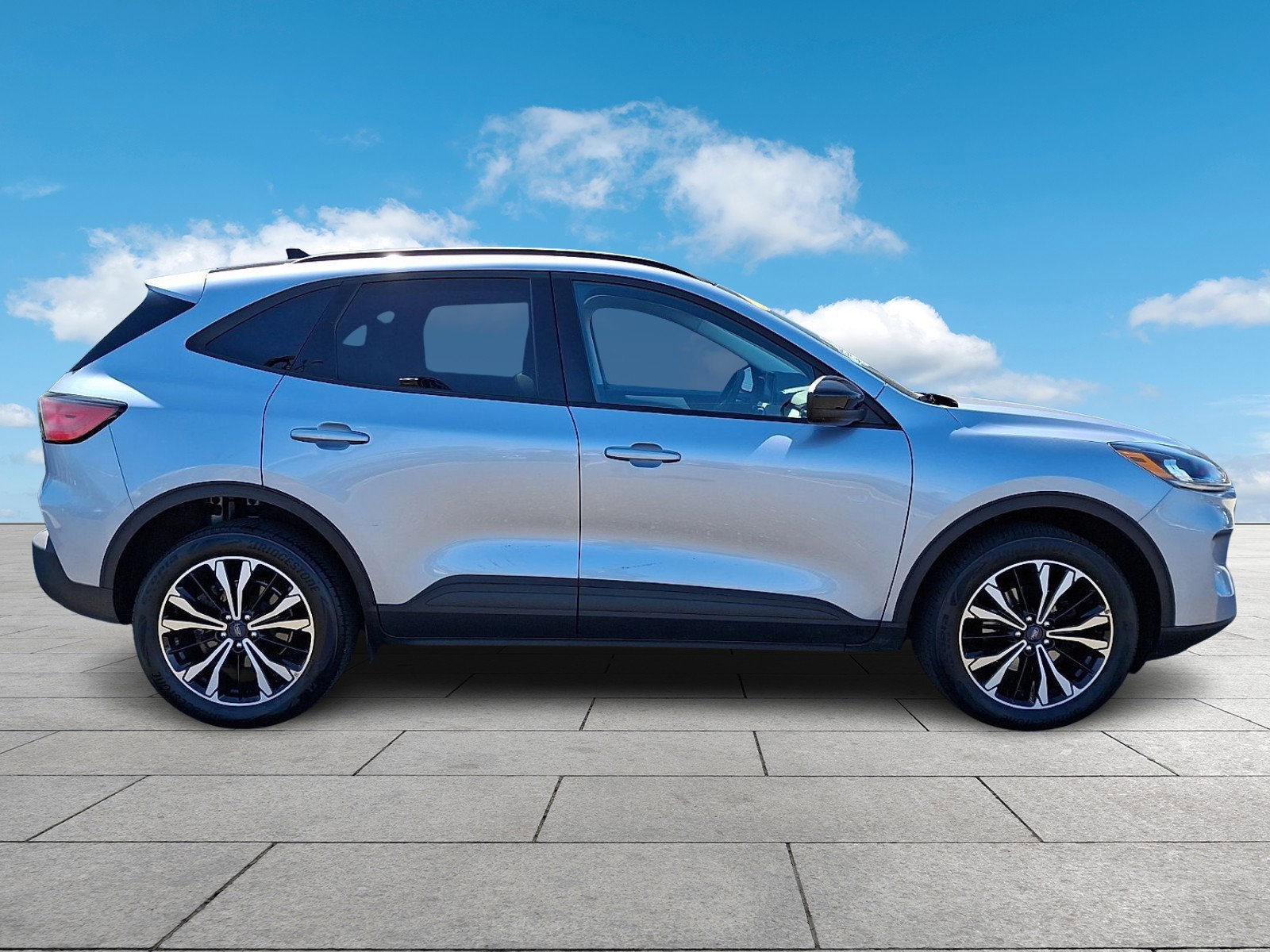 Certified 2022 Ford Escape SE w/ SE Sport Appearance Package image 5