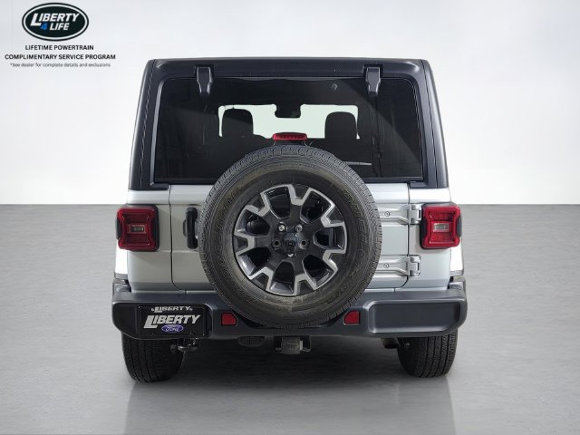 Used 2024 Jeep Wrangler Unlimited Sahara w/ Technology Group AWD/4WD image 4