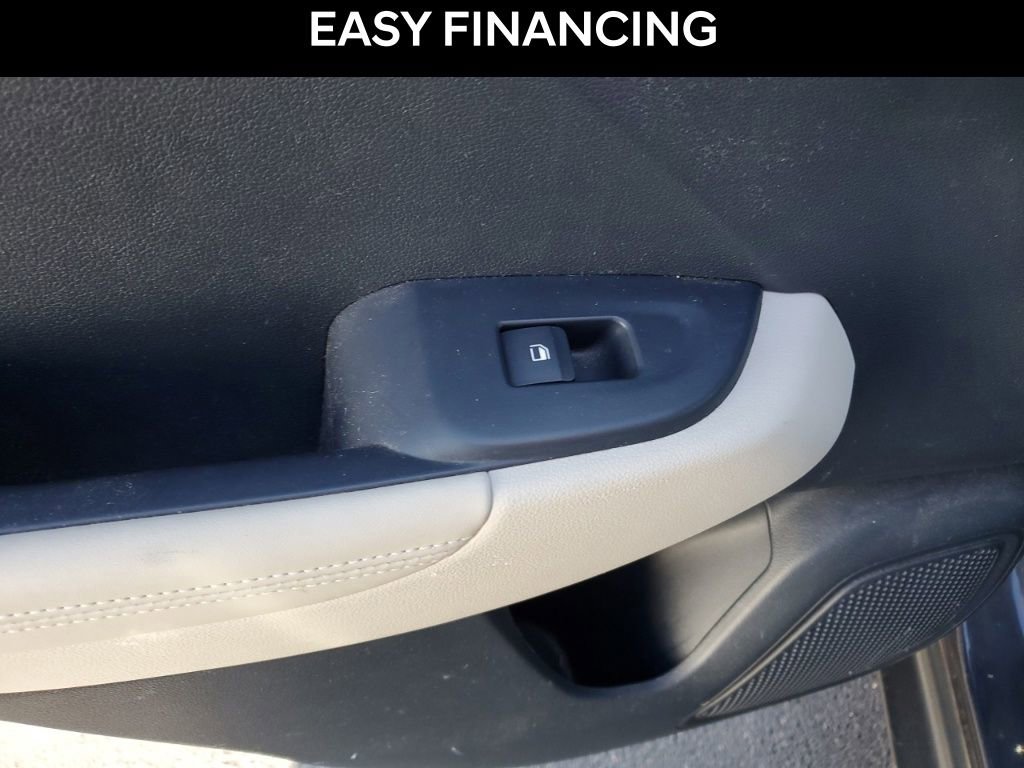 Used 2020 Hyundai Venue Denim image 12