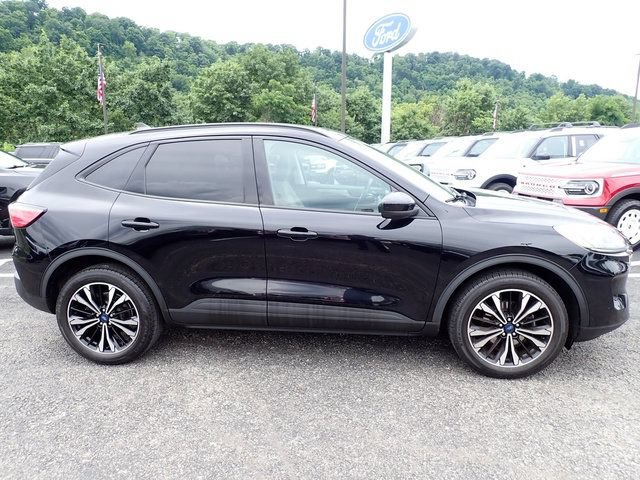 Certified 2022 Ford Escape SE w/ SE Sport Appearance Package AWD/4WD image 9