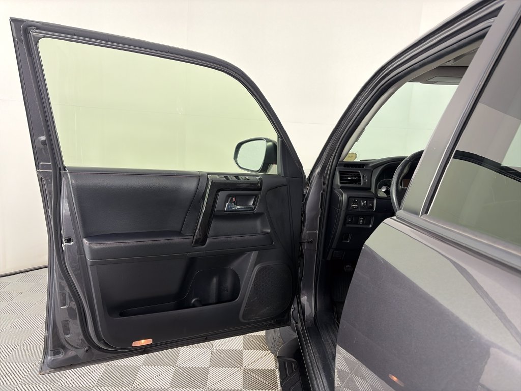 Used 2020 Toyota 4Runner TRD Off-Road Premium w/ Moonroof Package AWD/4WD image 10