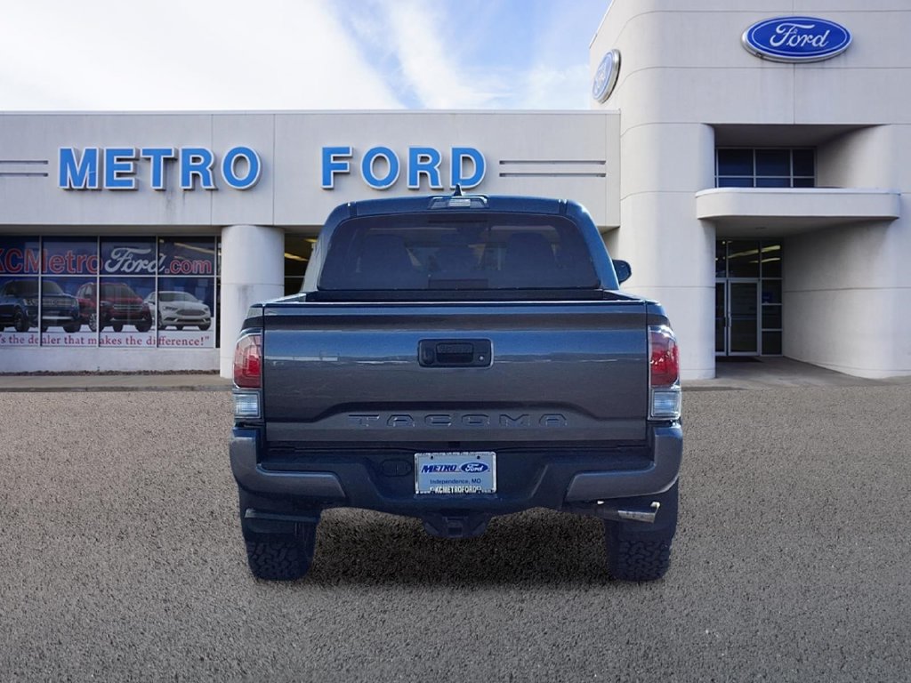 Used 2022 Toyota Tacoma TRD Sport AWD/4WD image 4