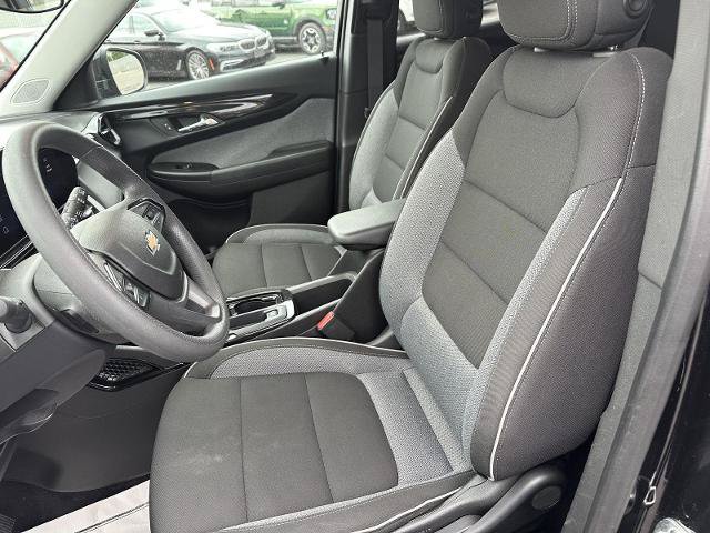 Used 2025 Chevrolet TrailBlazer LT AWD/4WD image 14