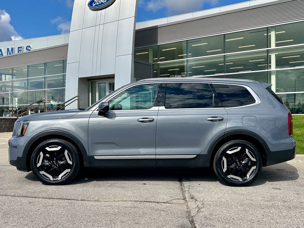 Used 2025 Kia Telluride S AWD/4WD image 3