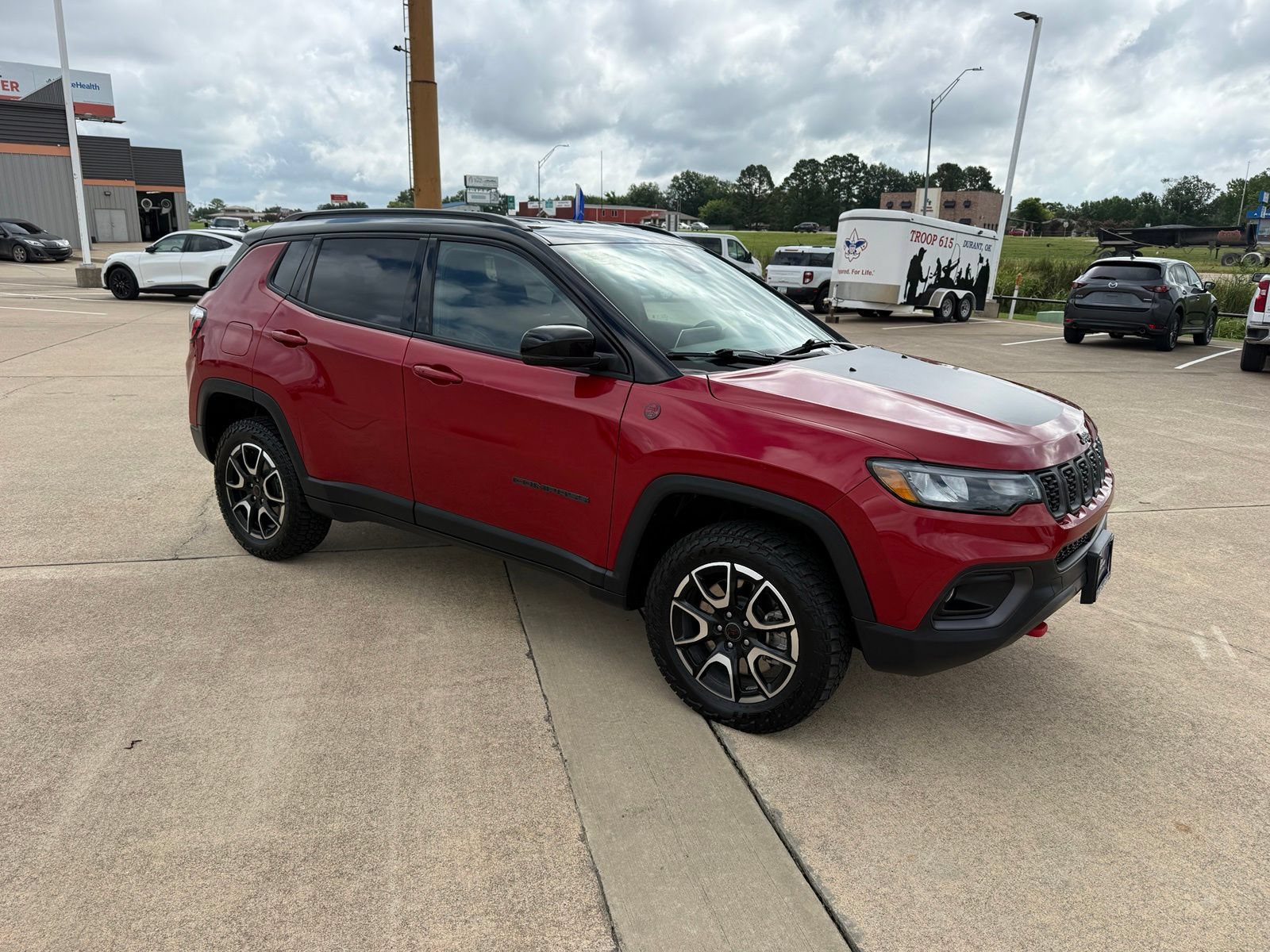 Used 2025 Jeep Compass Trailhawk AWD/4WD image 3