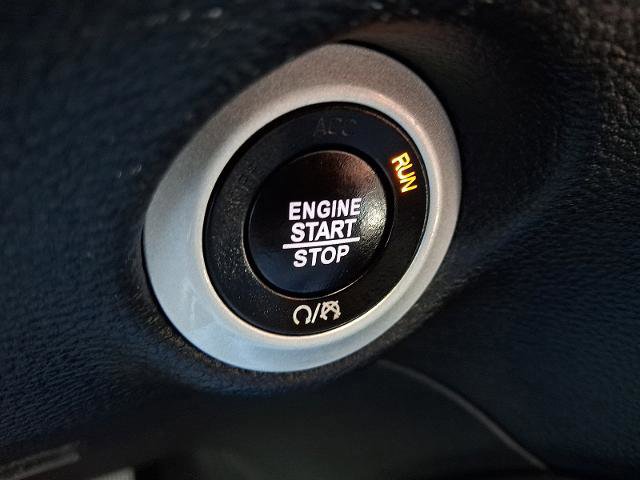 Used 2025 Chrysler Pacifica Limited image 25