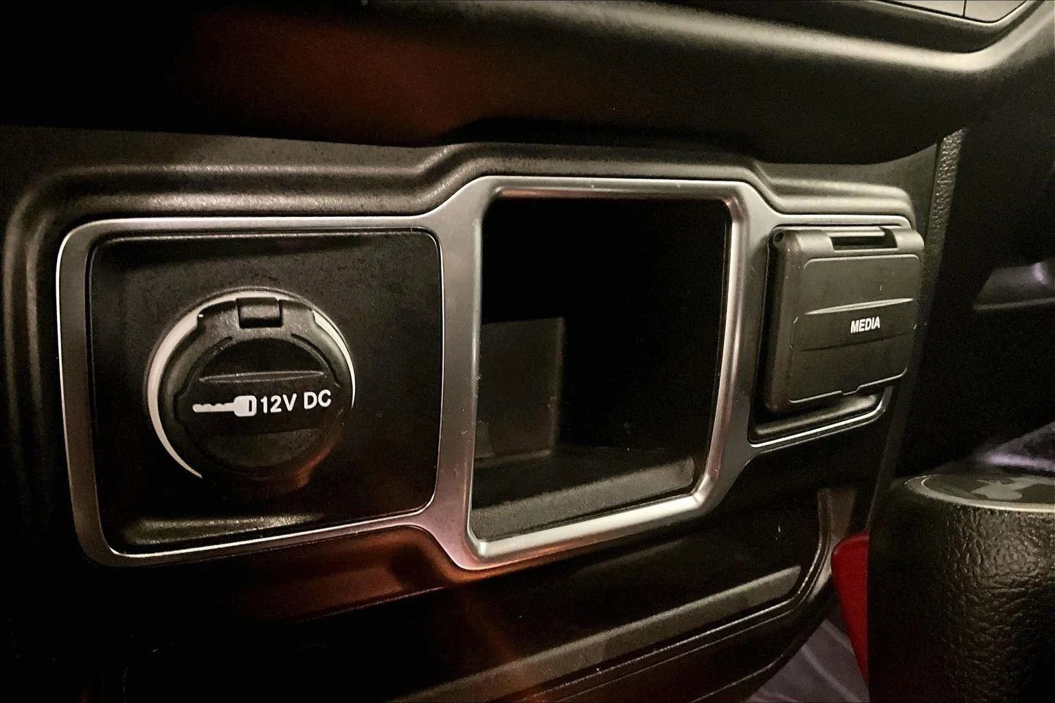 Used 2023 Jeep Wrangler Sport image 31