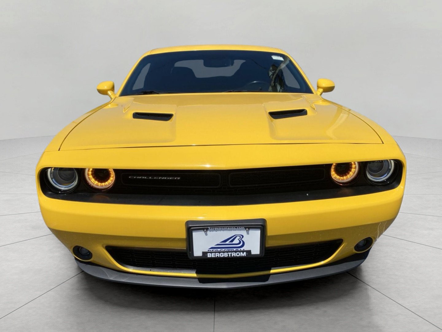Used 2018 Dodge Challenger SXT w/ Blacktop Package RWD image 4