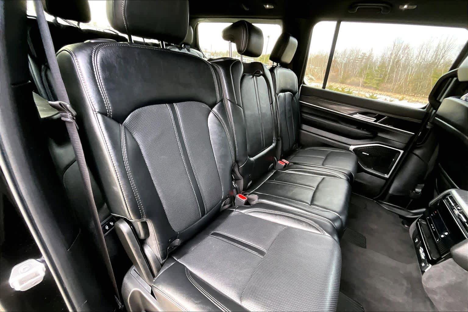 Used 2024 Jeep Wagoneer Series III w/ Flexible Seating Group AWD/4WD image 20