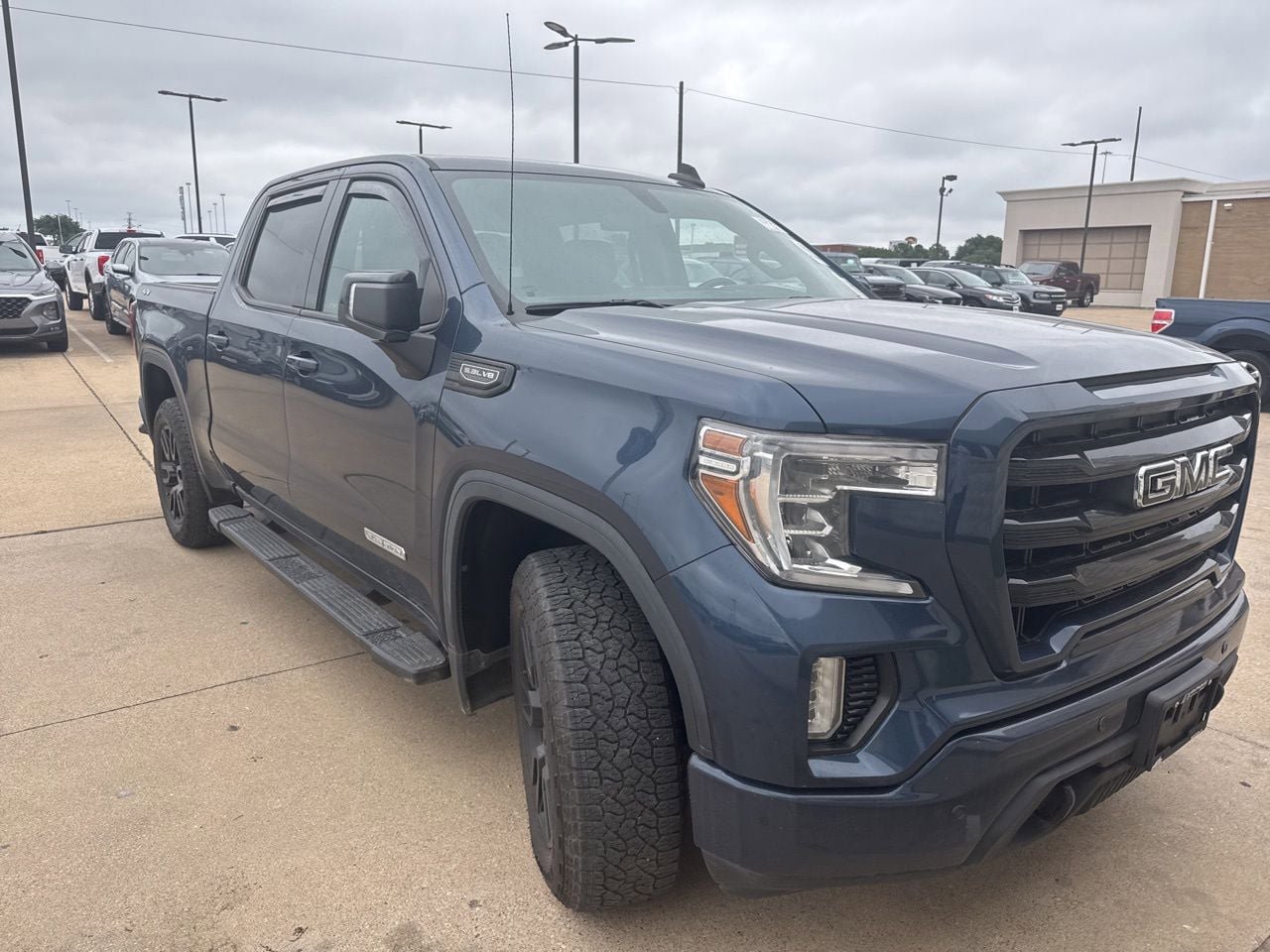 Used 2021 GMC Sierra 1500 Elevation w/ Preferred Package AWD/4WD image 3