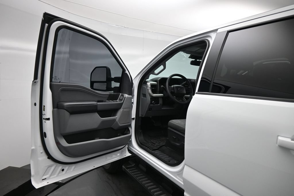 Certified 2024 Ford F250 XLT w/ Black Appearance Package AWD/4WD image 9