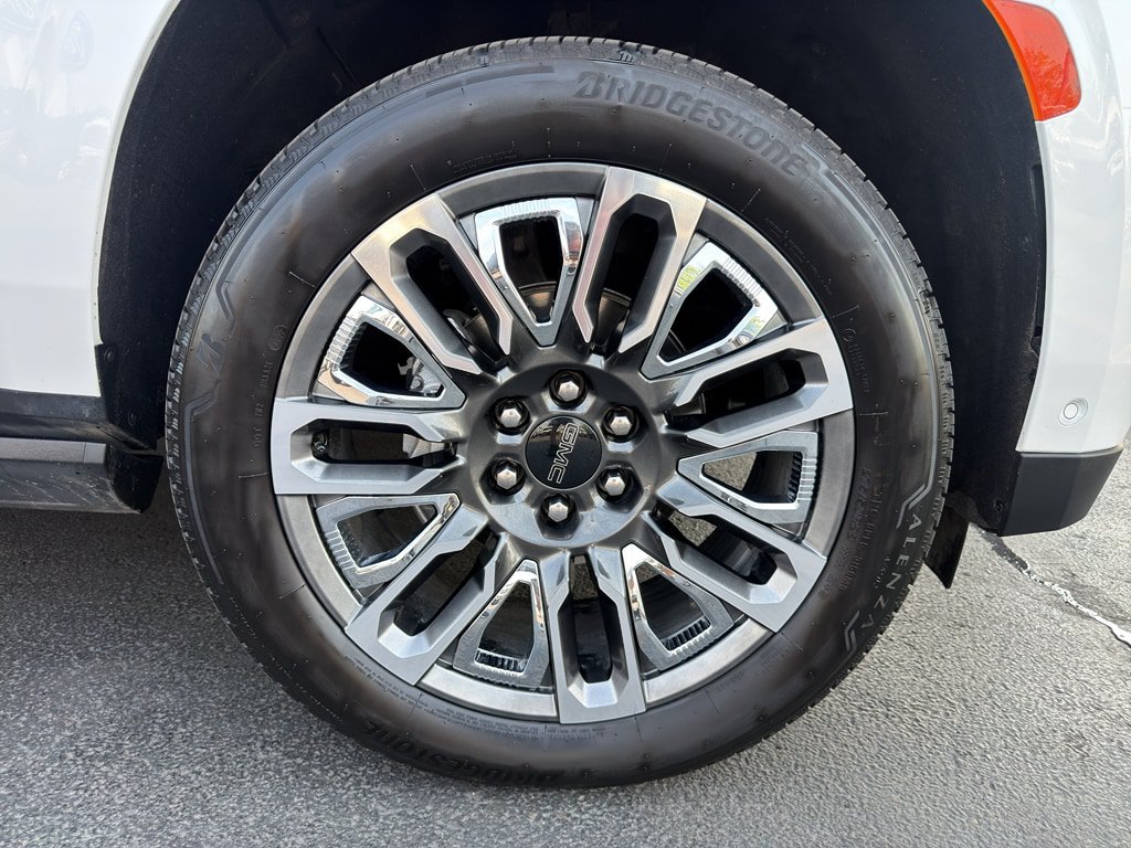 Used 2023 GMC Yukon Denali Ultimate AWD/4WD image 6