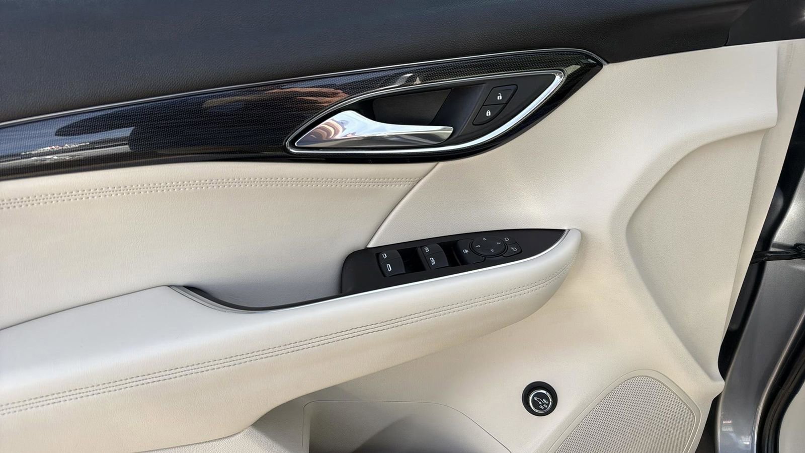 Used 2022 Buick Envision Preferred FWD image 12