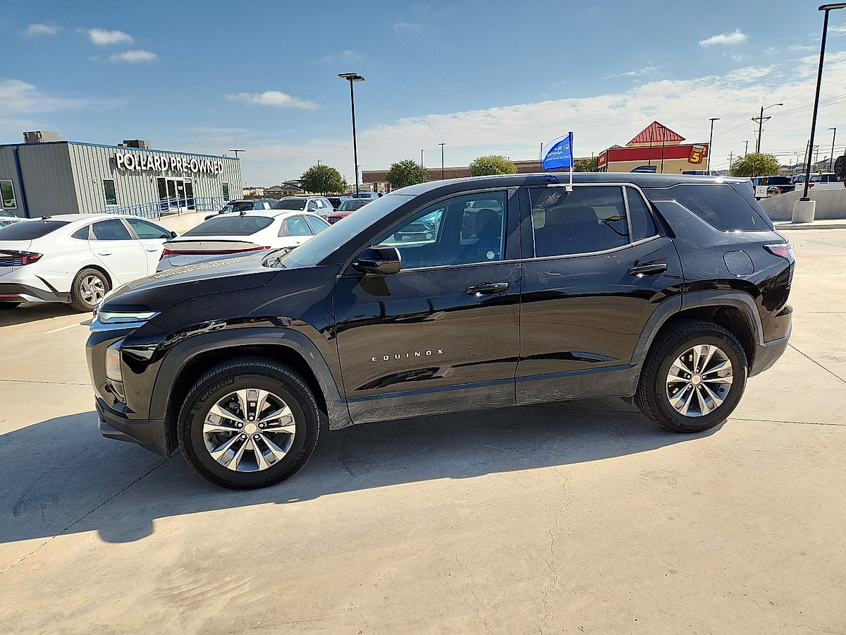 Used 2026 Chevrolet Equinox LT AWD/4WD image 2
