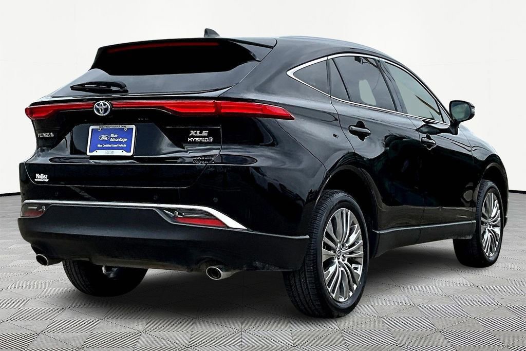 Used 2022 Toyota Venza XLE image 4