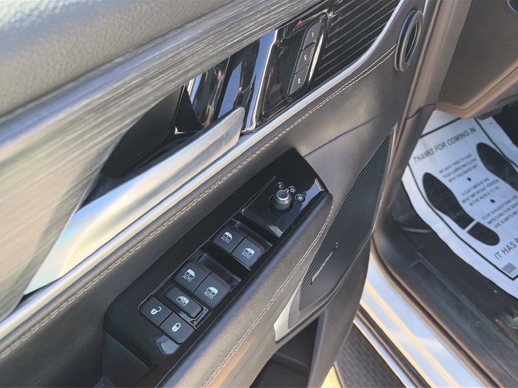 Used 2024 Jeep Wagoneer L Series II RWD image 27