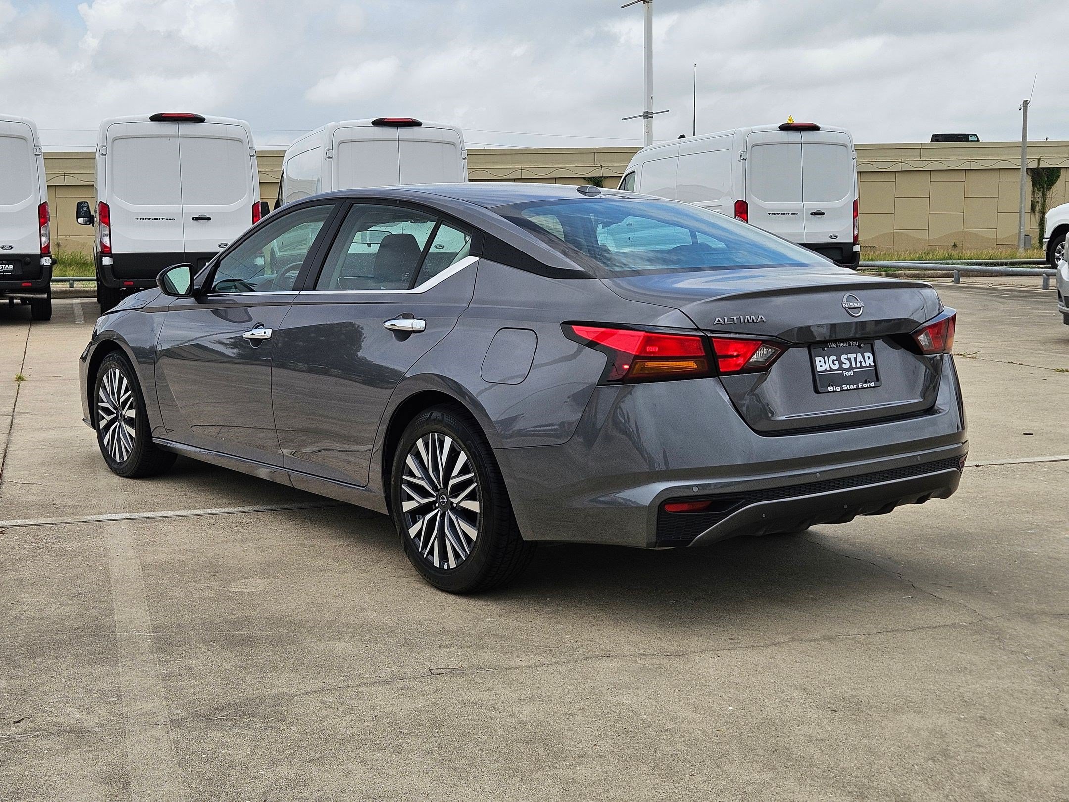 Used 2025 Nissan Altima 2.5 SV FWD image 7