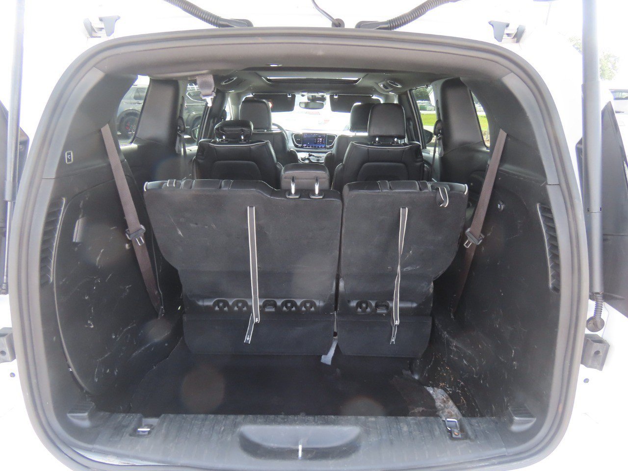 Used 2025 Chrysler Pacifica Limited FWD image 12