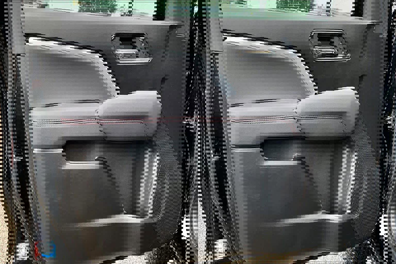 Used 2024 Chevrolet Colorado Z71 w/ Z71 Convenience Package 2 image 23