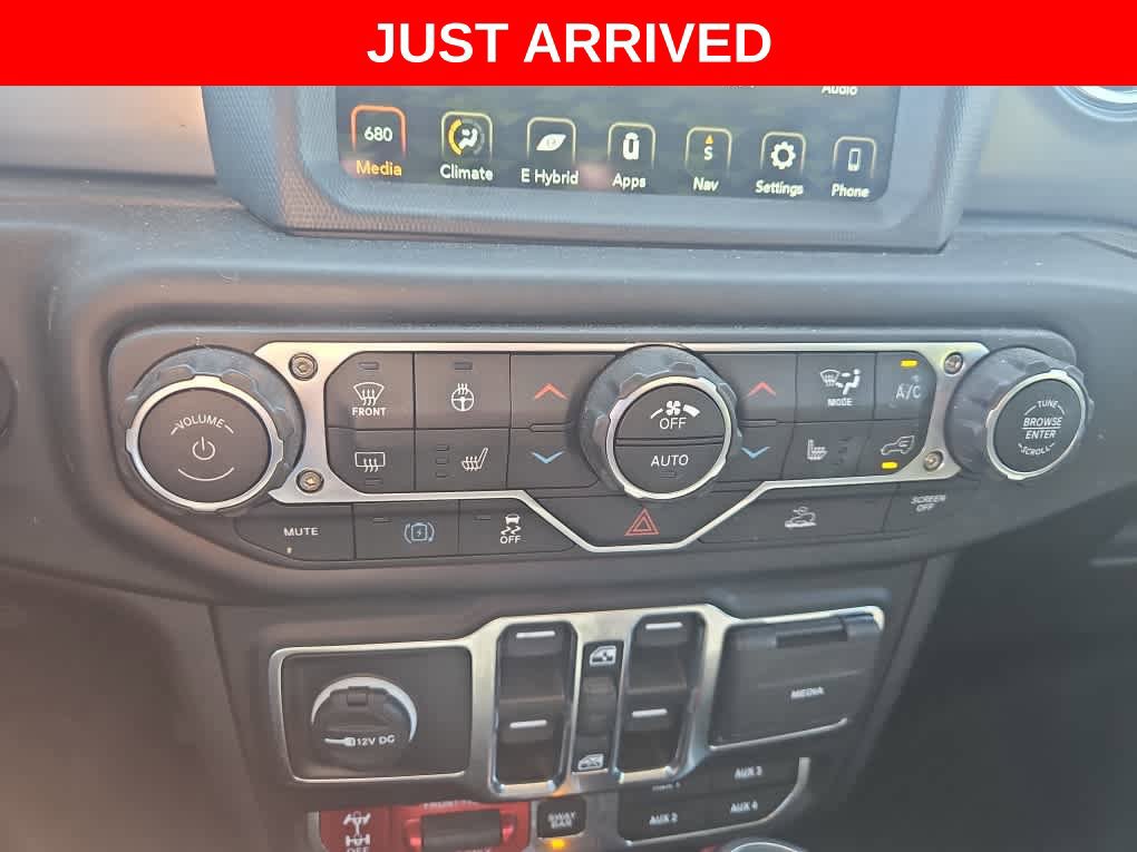 Used 2022 Jeep Wrangler Unlimited Rubicon 4xe w/ Cold Weather Group AWD/4WD image 17