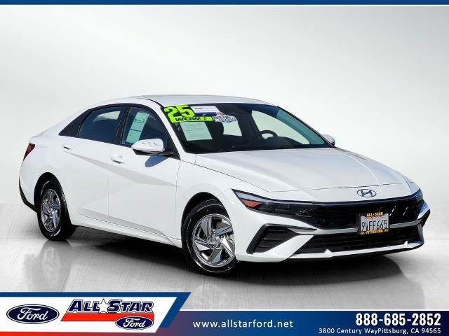 Used 2025 Hyundai Elantra SE FWD image 1