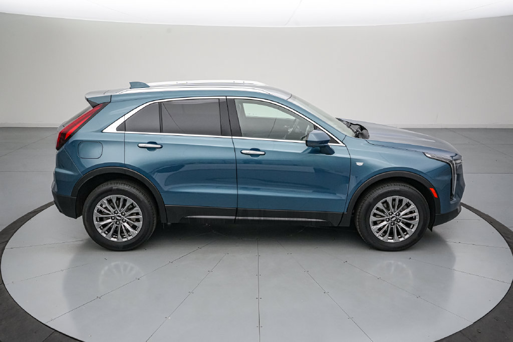 Used 2025 Cadillac XT4 Premium Luxury FWD image 3