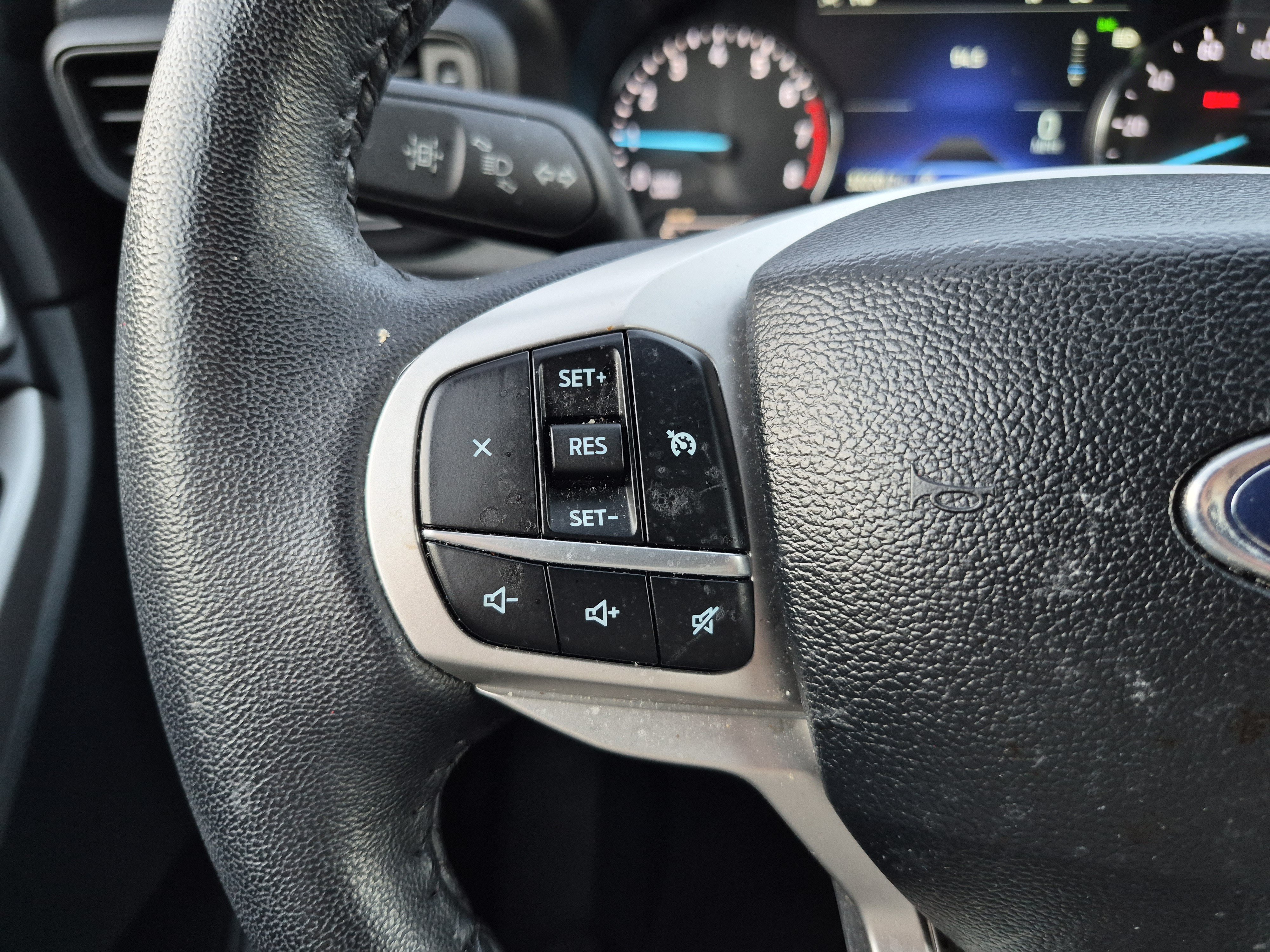 Certified 2024 Ford Explorer XLT RWD image 25