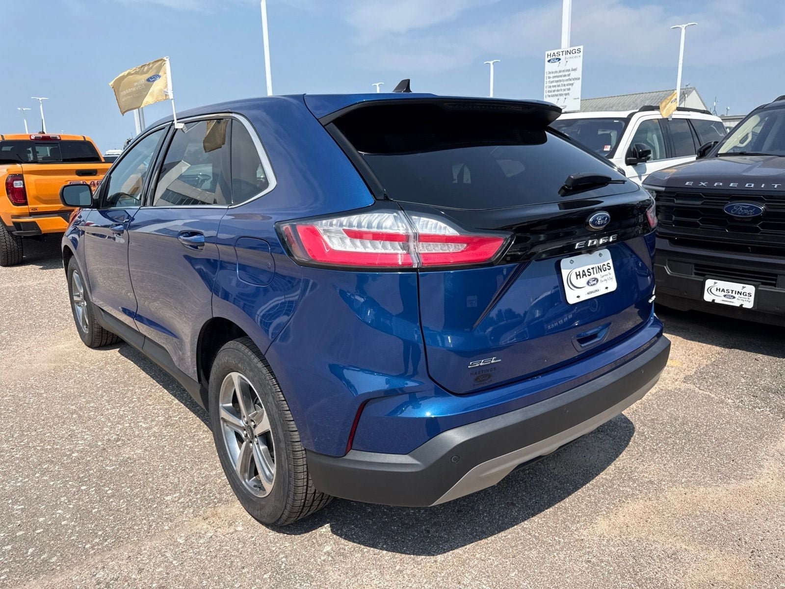 Certified 2023 Ford Edge SEL w/ Convenience Package AWD/4WD image 3