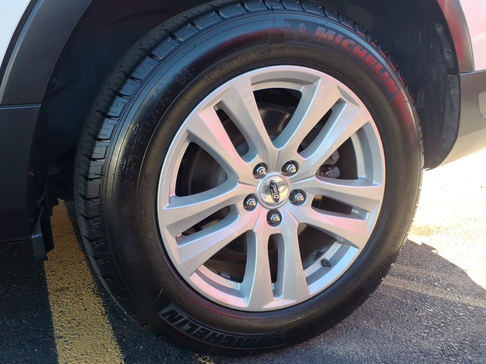 Certified 2019 Ford Explorer XLT w/ Equipment Group 202A AWD/4WD image 10