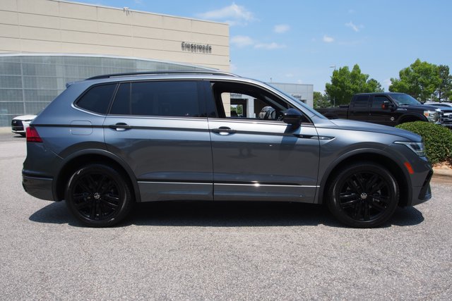 Used 2022 Volkswagen Tiguan SE R-Line AWD/4WD image 9