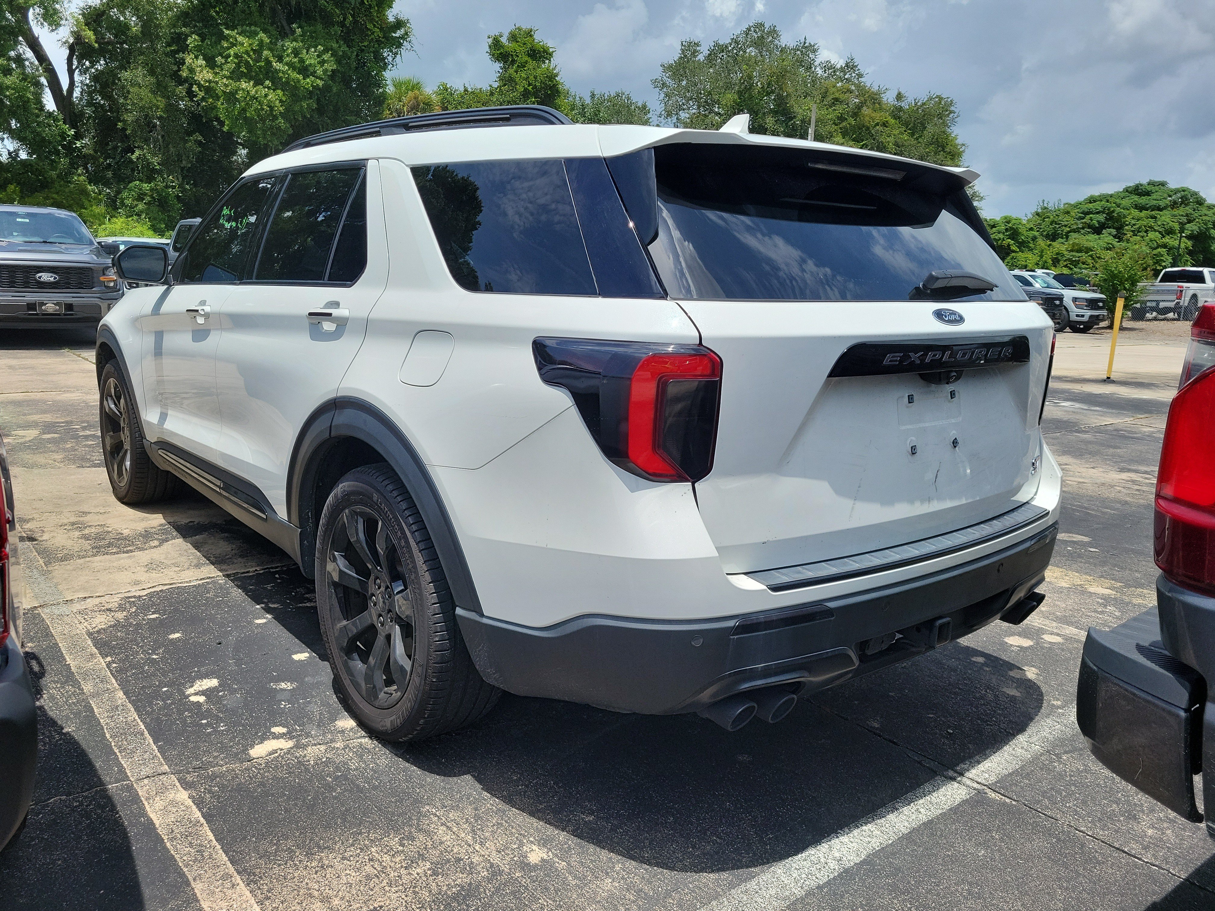 Certified 2022 Ford Explorer ST-Line w/ Class IV Trailer Tow Package RWD image 4