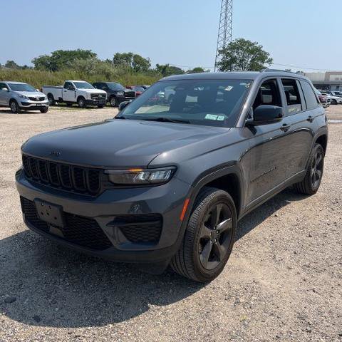Used 2024 Jeep Grand Cherokee Altitude AWD/4WD image 8