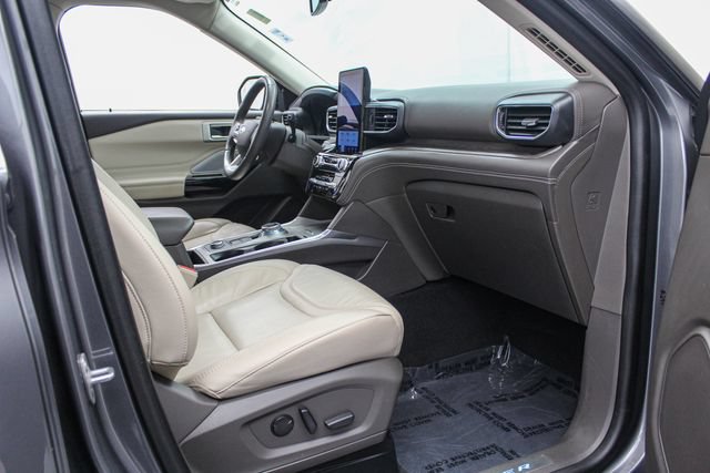 Certified 2023 Ford Explorer Platinum w/ Technology Package AWD/4WD image 25
