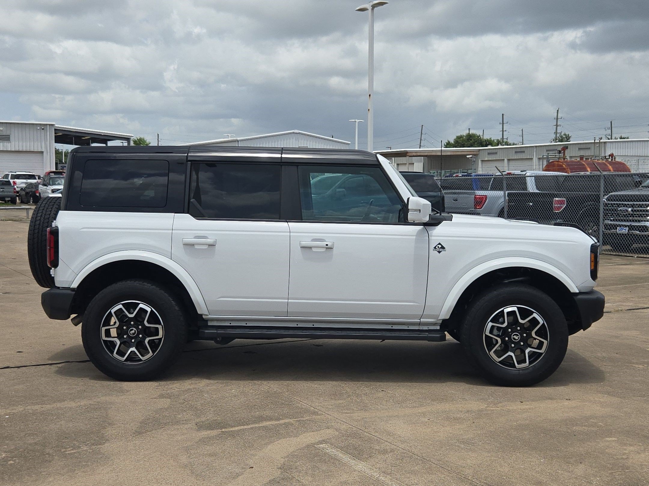 Certified 2024 Ford Bronco Outer Banks AWD/4WD image 2