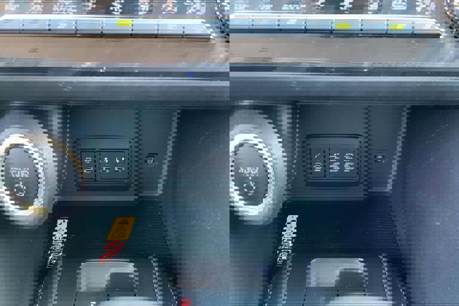 Used 2024 Toyota Venza LE AWD/4WD image 30