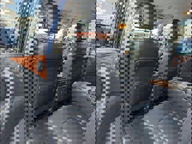 Used 2021 Nissan Armada SL w/ Captain's Chairs Package image 15