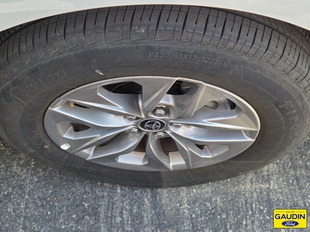 Used 2025 Toyota Sienna LE FWD image 4