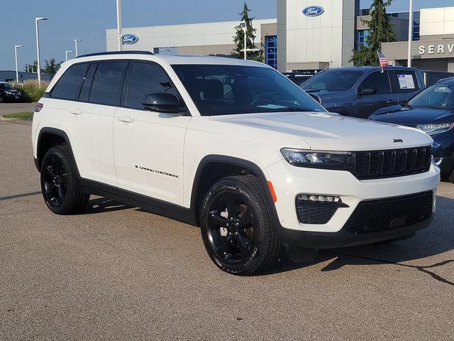 Used 2025 Jeep Grand Cherokee Limited w/ Luxury Tech Group II AWD/4WD image 6