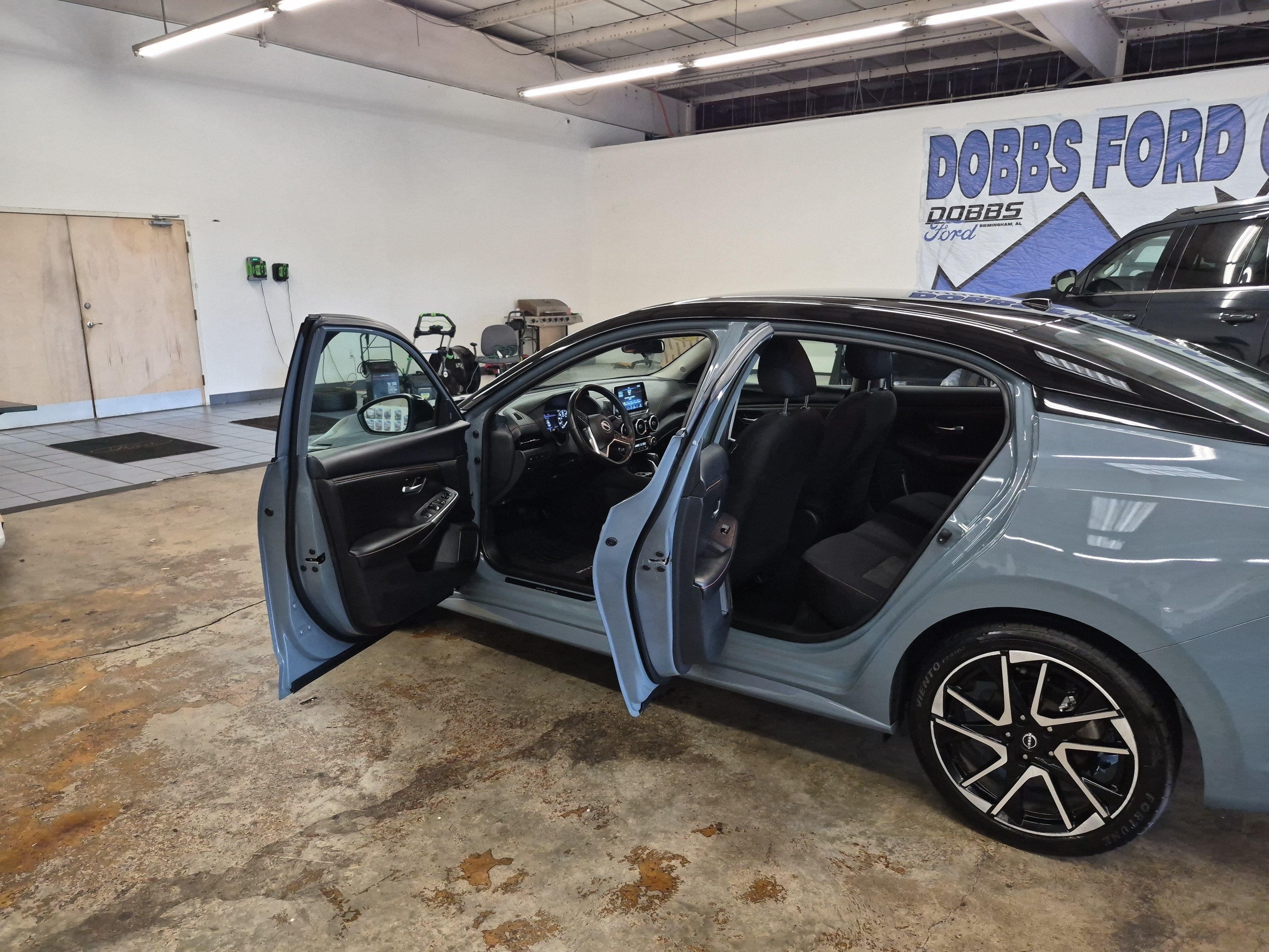 Used 2025 Nissan Sentra SR FWD image 14