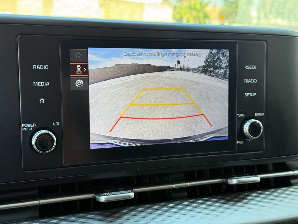 Used 2023 Kia Carnival LX image 11