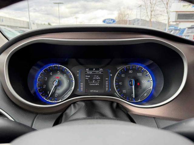 Used 2023 Chrysler Voyager LX image 14