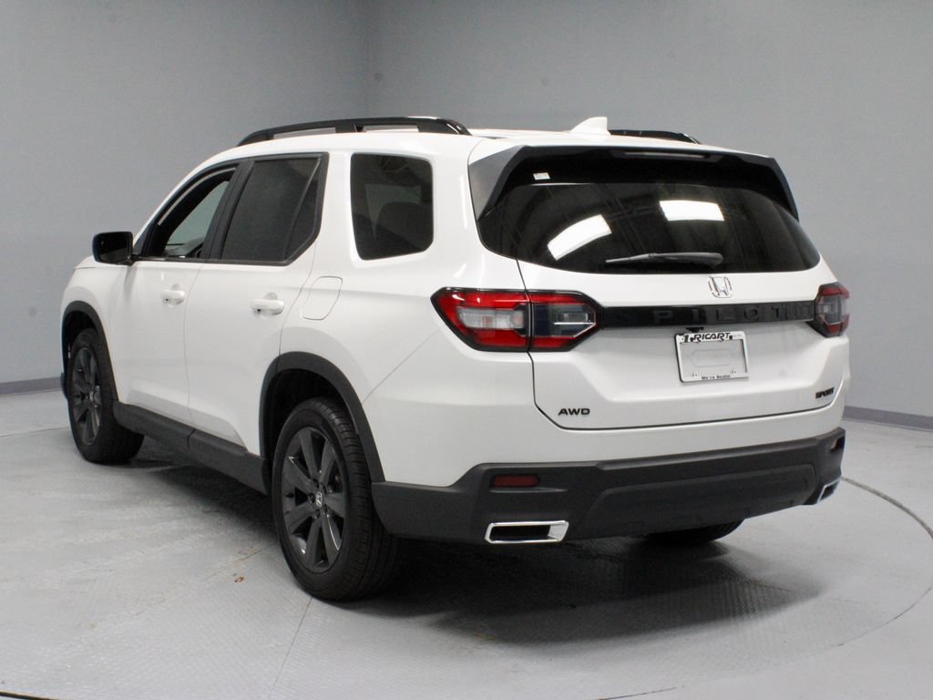 Used 2025 Honda Pilot Sport image 9