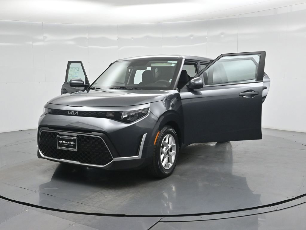 Used 2023 Kia Soul LX w/ Option Group 015 FWD image 30