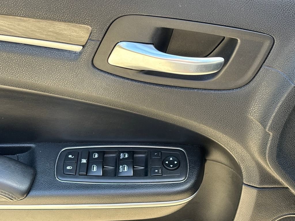 Used 2019 Chrysler 300 Touring L w/ Quick Order Package 22F image 16
