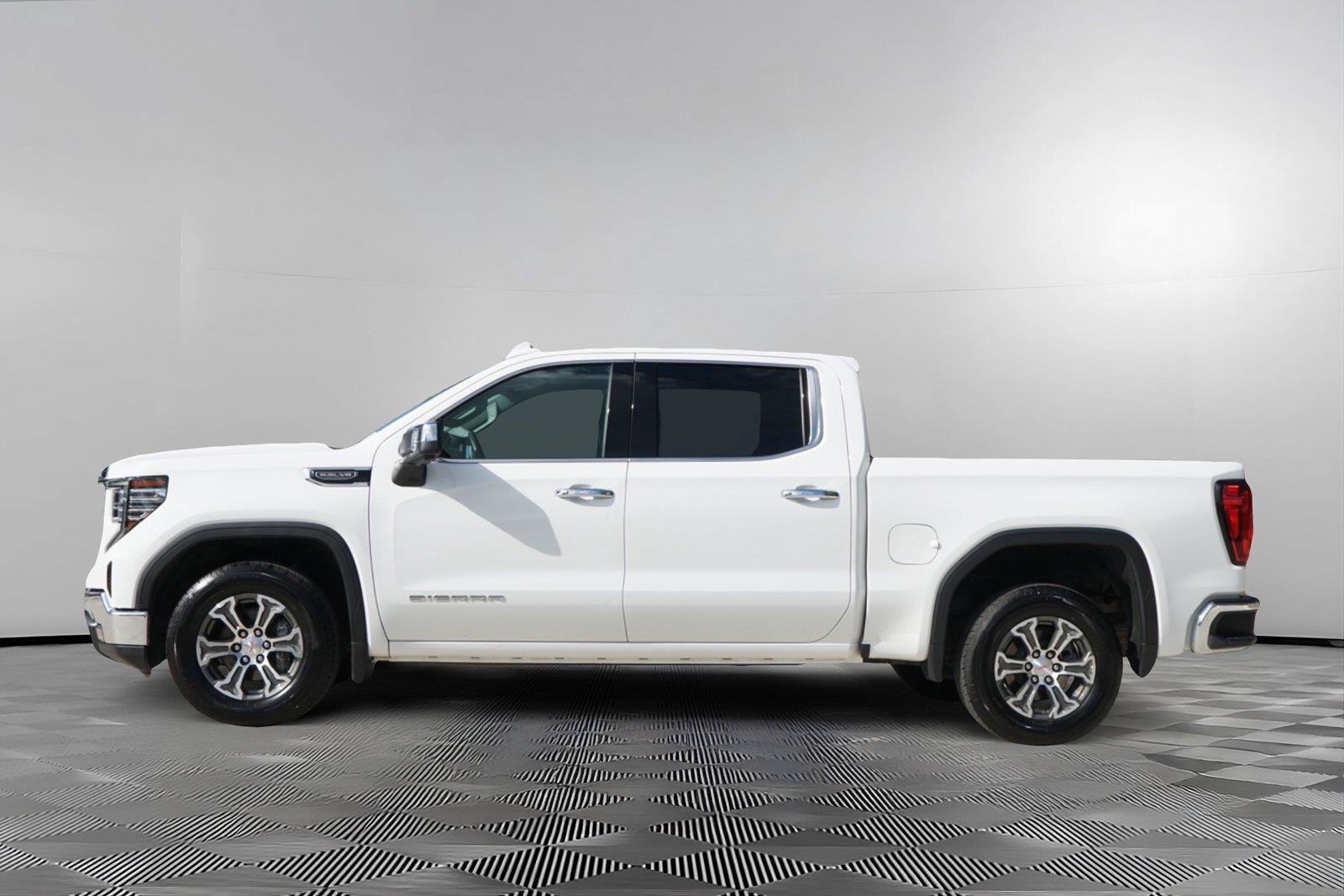 Used 2025 GMC Sierra 1500 SLT RWD image 7