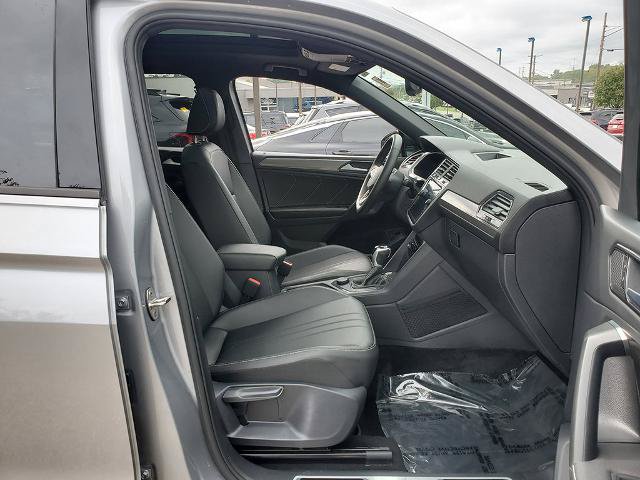 Used 2023 Volkswagen Tiguan SE R-Line AWD/4WD image 20